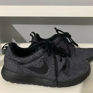 Nike roshe shoes